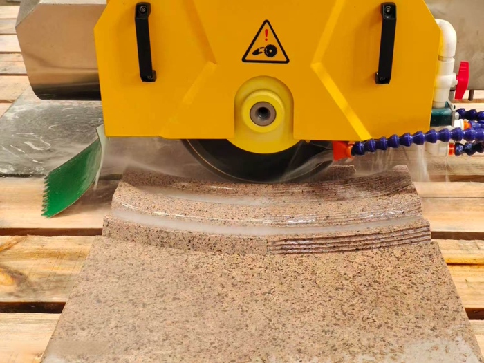 Massimizzare la produttività con le macchine da taglio a ponte a cinque assi nella produzione della pietra